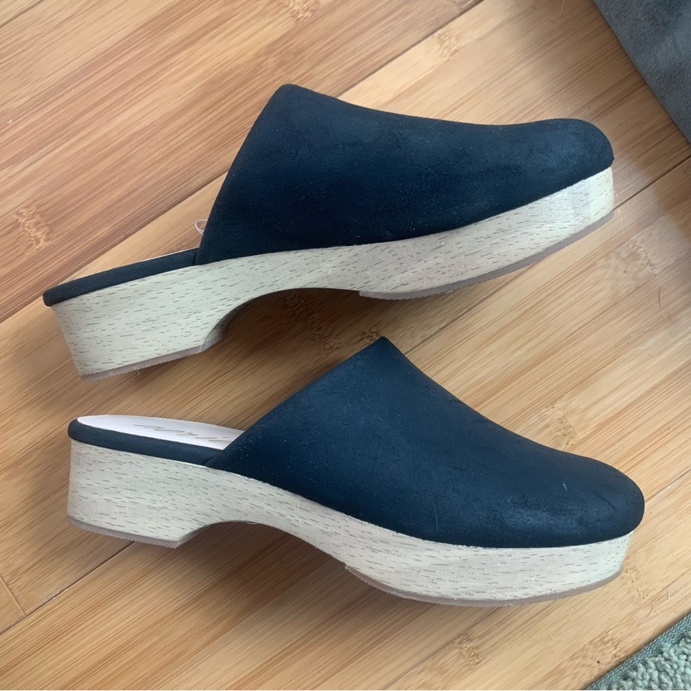 Aerie Clogs